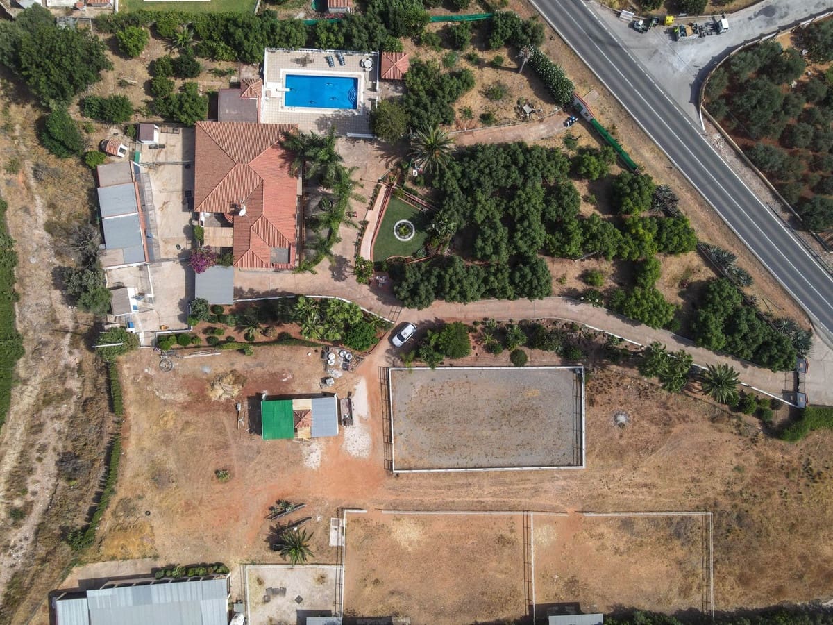 5 bedroom Commercial for sale in Alhaurin el Grande with pool garage - € 995,000 (Ref: 7012399)