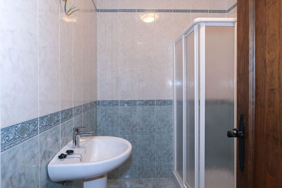 3 soveværelse Villa til salg i Guaro med swimmingpool garage - € 540.000 (Ref: 7033063)