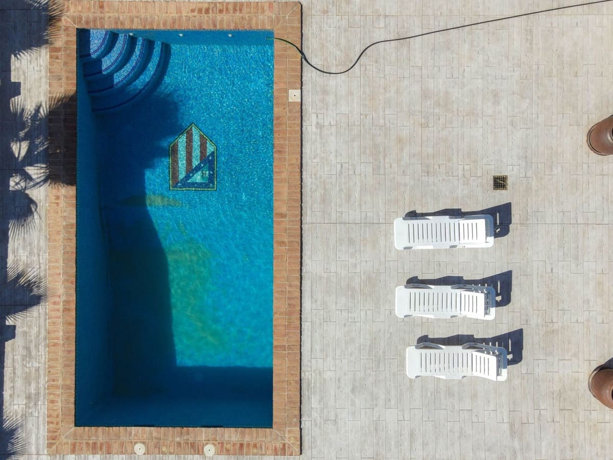 3 soveværelse Villa til salg i Guaro med swimmingpool garage - € 540.000 (Ref: 7033063)