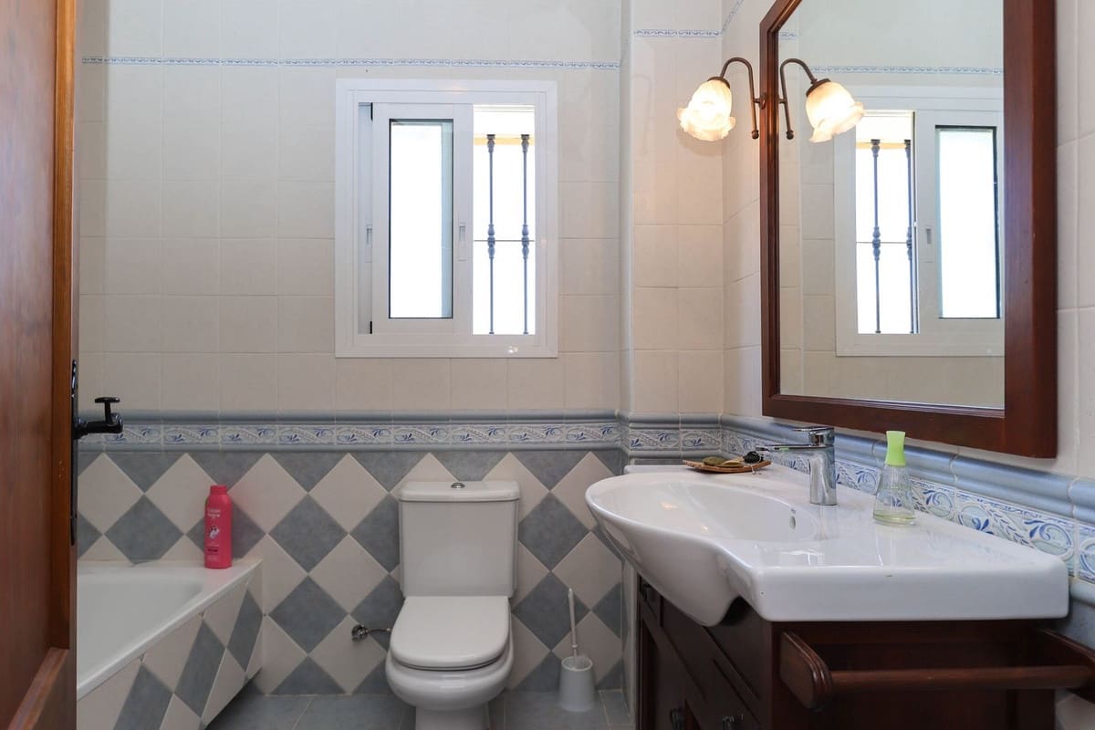 3 camera da letto Villa in vendita in Guaro con piscina garage - 540.000 € (Rif: 7033063)