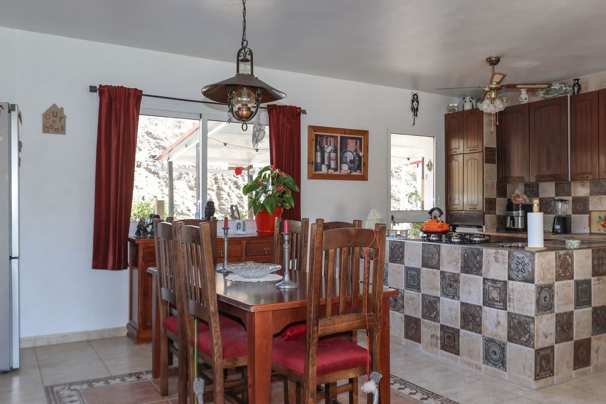 3 soveværelse Villa til salg i Tolox med garage - € 250.000 (Ref: 7976414)