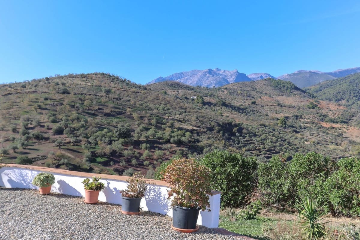 3 soveværelse Villa til salg i Tolox med garage - € 250.000 (Ref: 7976414)