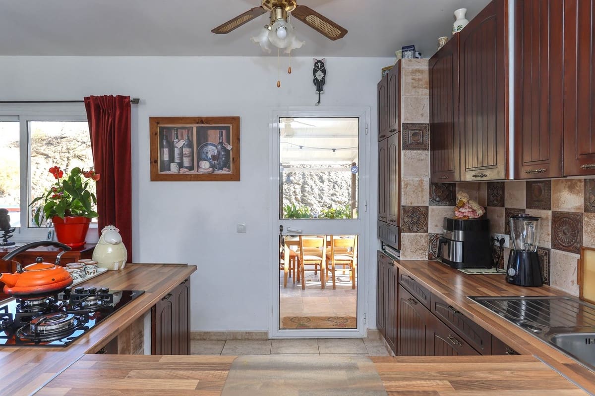 3 sovrum Villa till salu i Tolox med garage - 250 000 € (Ref: 7976414)