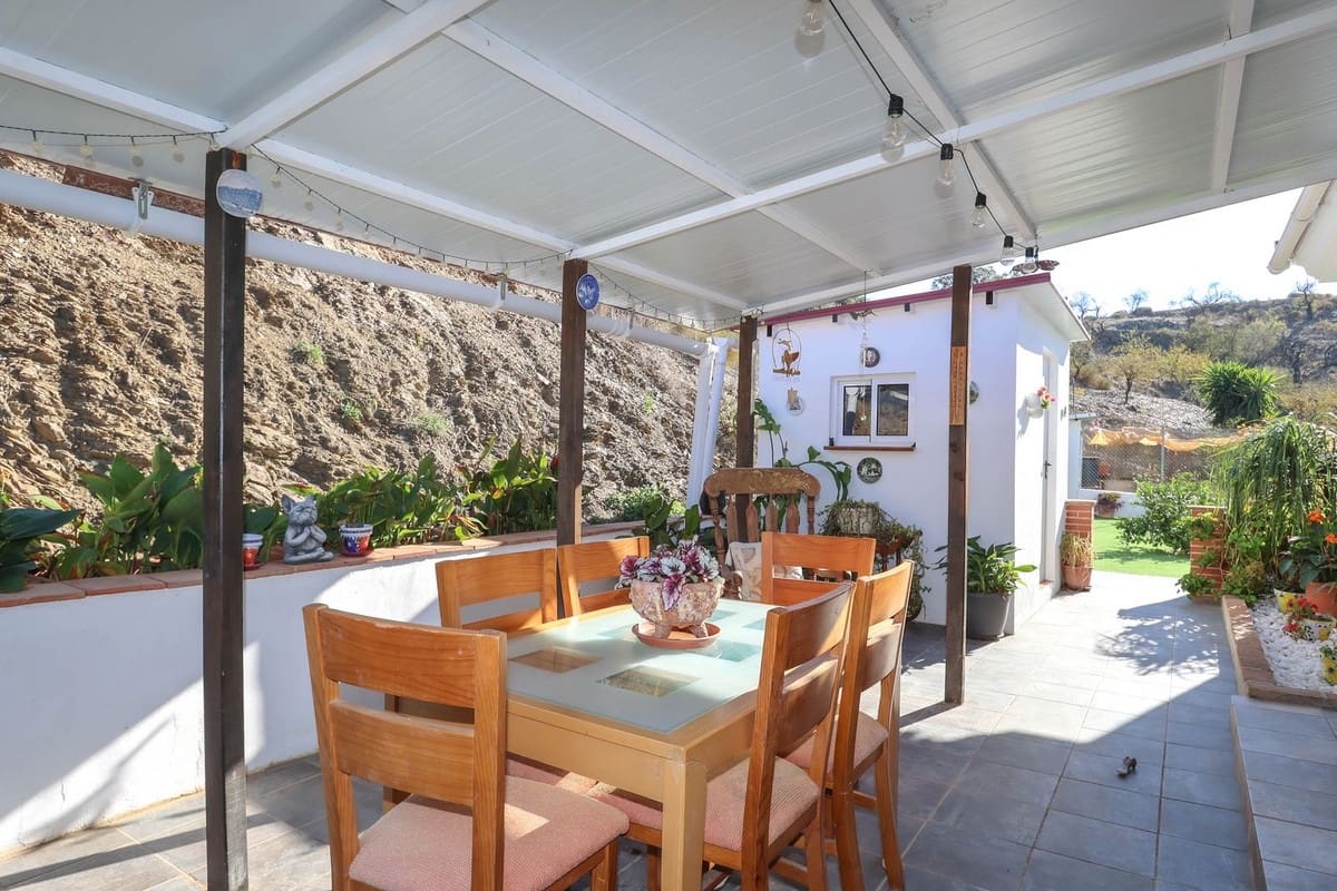 3 sovrum Villa till salu i Tolox med garage - 250 000 € (Ref: 7976414)