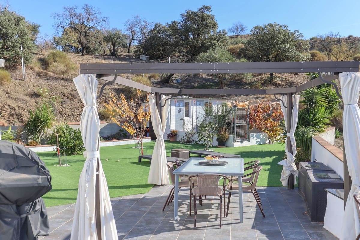 3 sovrum Villa till salu i Tolox med garage - 250 000 € (Ref: 7976414)