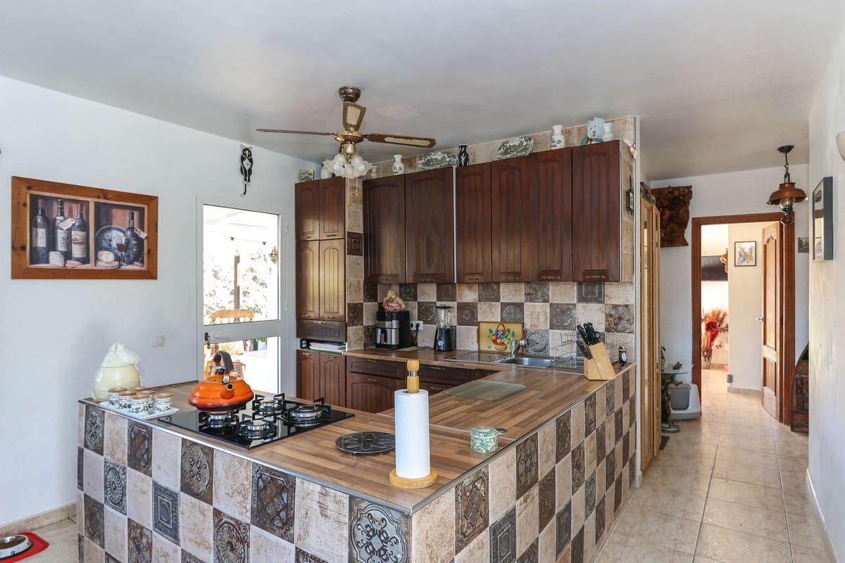 3 sovrum Villa till salu i Tolox med garage - 219 000 € (Ref: 7976414)