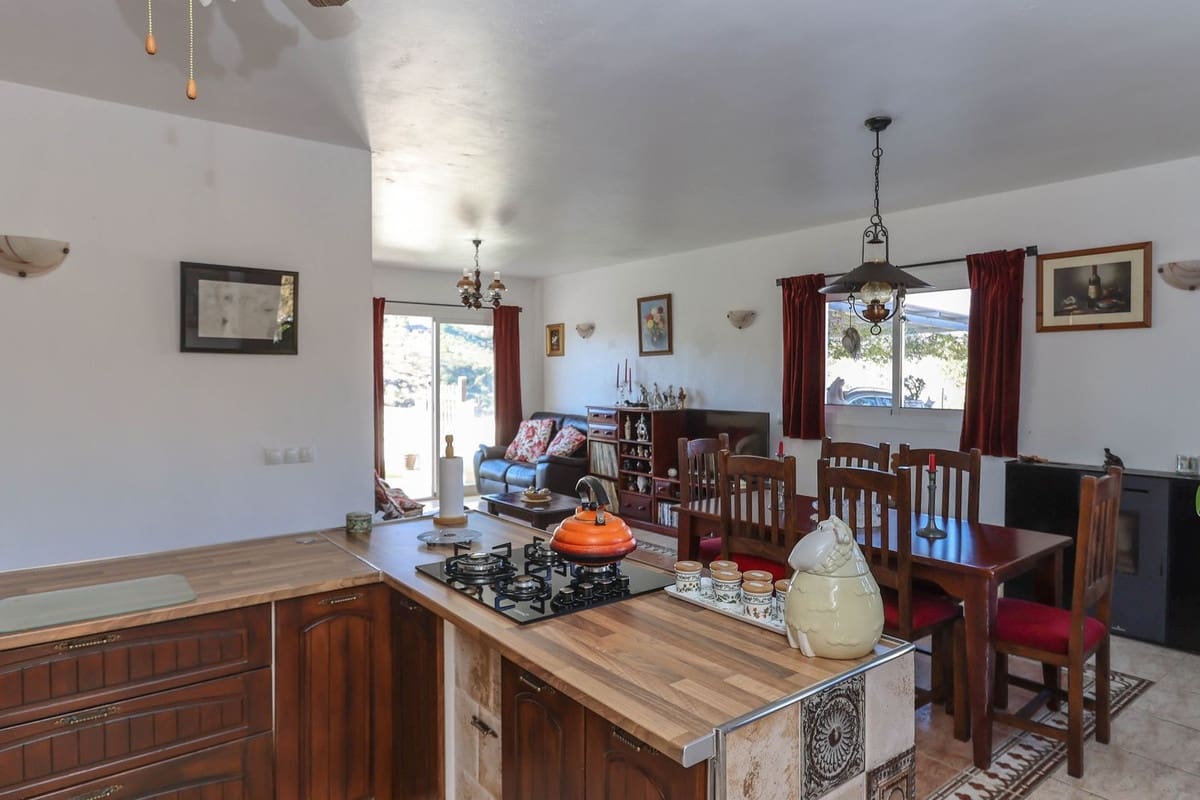 3 sovrum Villa till salu i Tolox med garage - 219 000 € (Ref: 7976414)