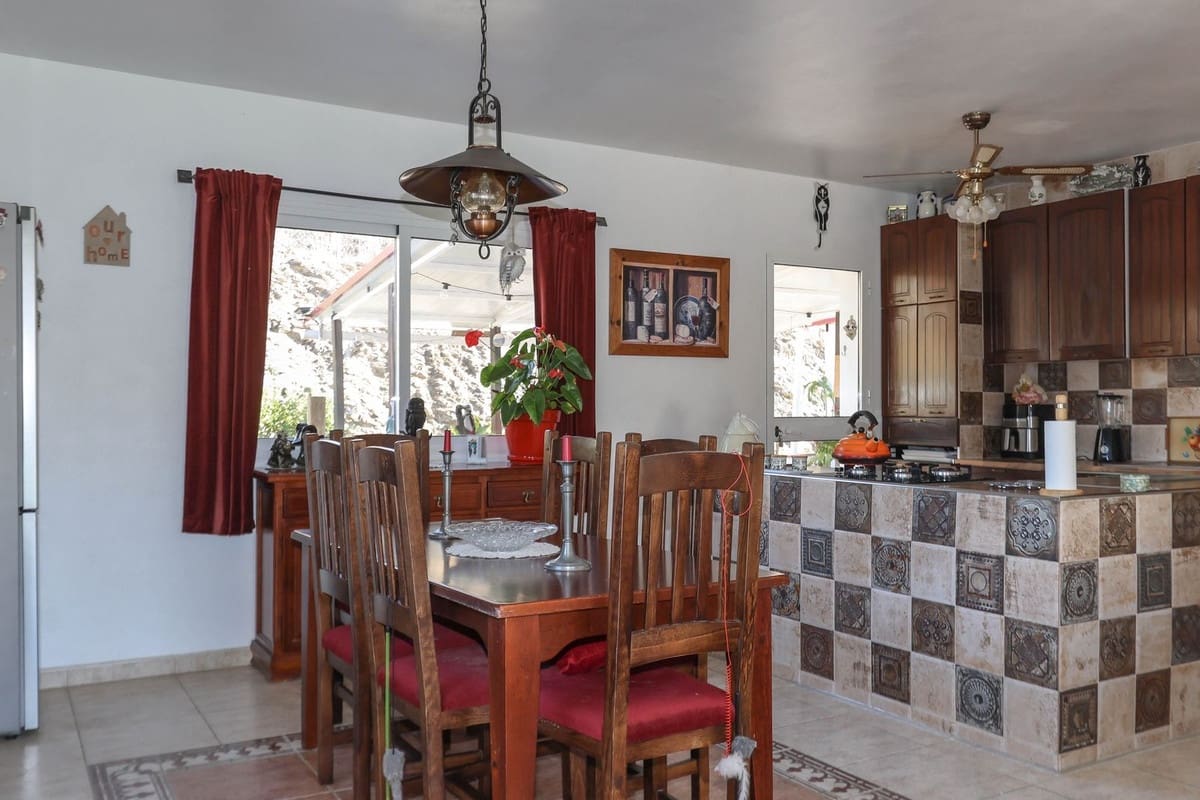 3 sovrum Villa till salu i Tolox med garage - 219 000 € (Ref: 7976414)