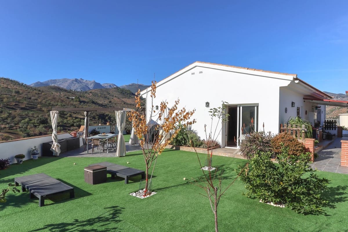 3 sovrum Villa till salu i Tolox med garage - 219 000 € (Ref: 7976414)