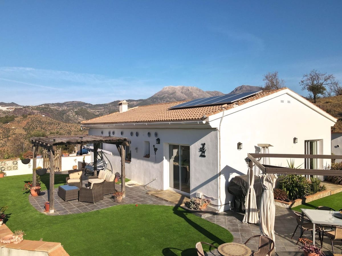3 sovrum Villa till salu i Tolox med garage - 219 000 € (Ref: 7976414)