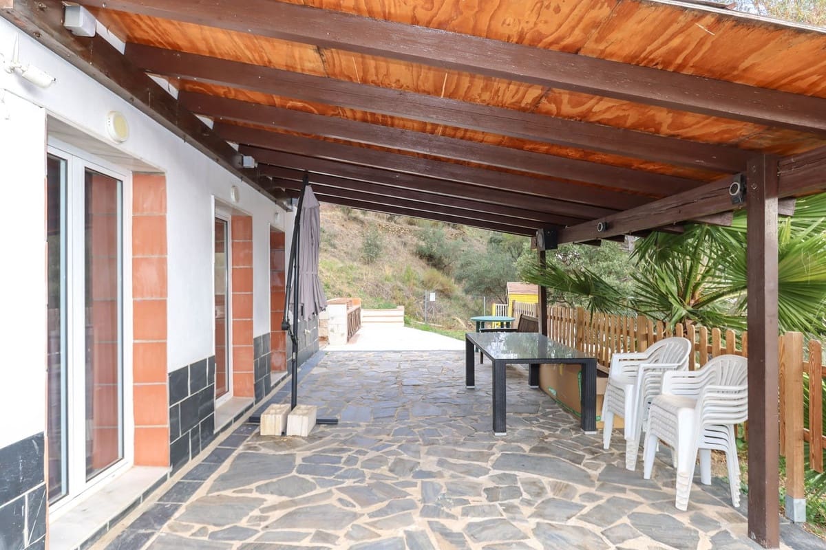 1 bedroom Finca/Country House for sale in Yunquera with garage €