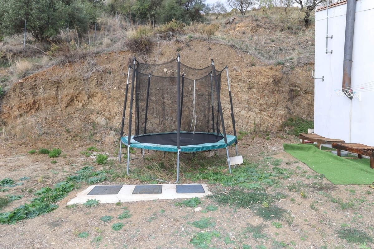 1 bedroom Finca/Country House for sale in Yunquera with garage €