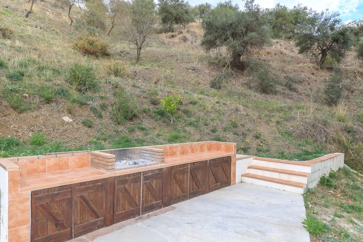 1 bedroom Finca/Country House for sale in Yunquera with garage €
