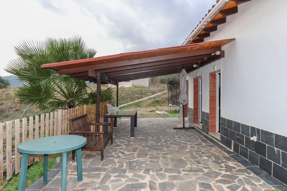1 bedroom Finca/Country House for sale in Yunquera with garage €
