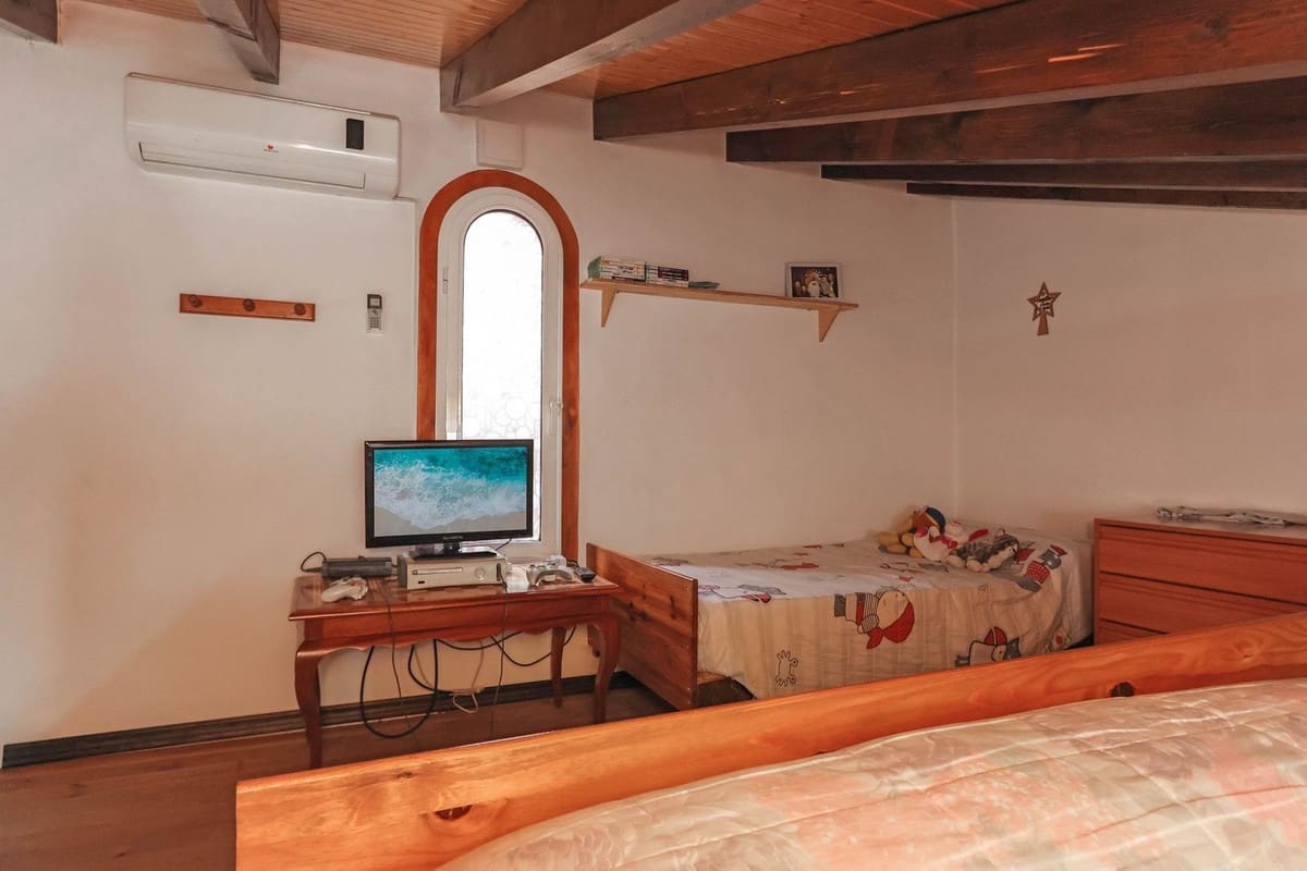 1 bedroom Finca/Country House for sale in Yunquera with garage €