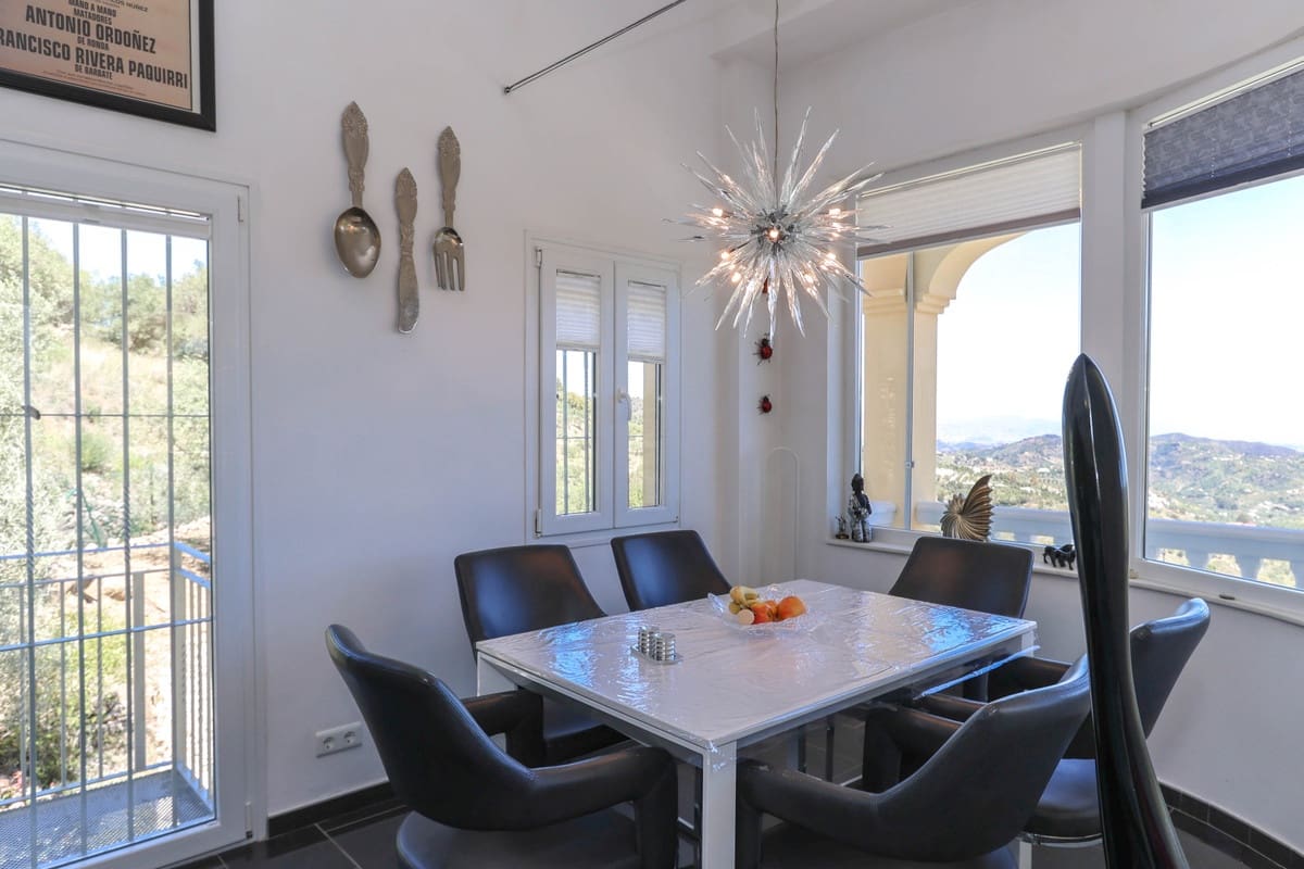 4 soverom Villa til salgs i Monda med svømmebasseng garasje - € 550 000 (Ref: 8220814)