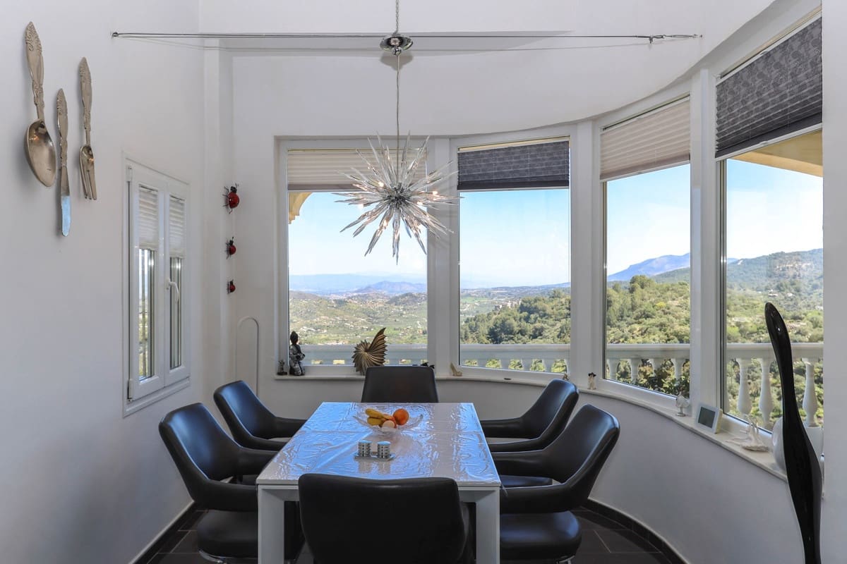 4 soverom Villa til salgs i Monda med svømmebasseng garasje - € 550 000 (Ref: 8220814)