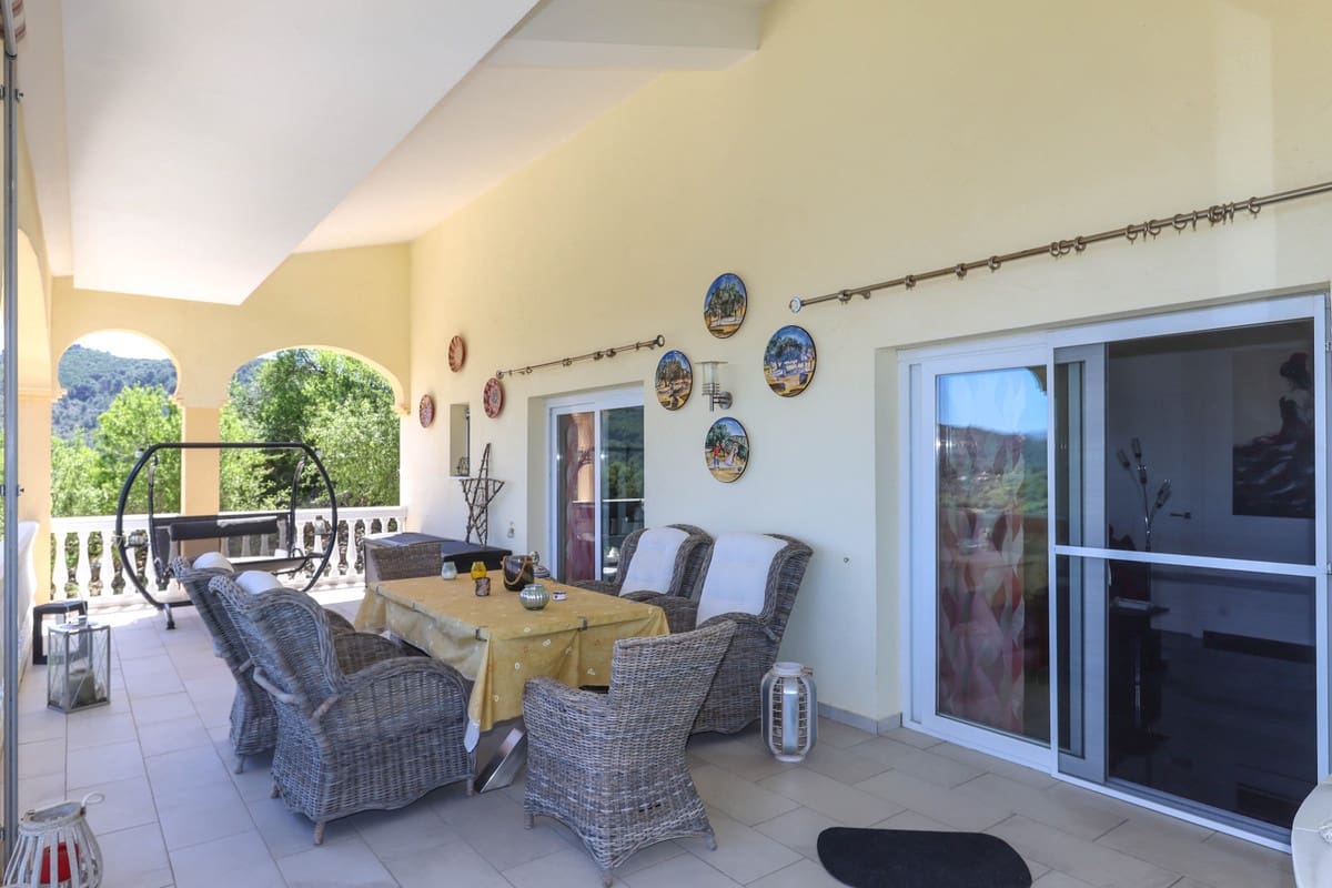 4 soverom Villa til salgs i Monda med svømmebasseng garasje - € 550 000 (Ref: 8220814)