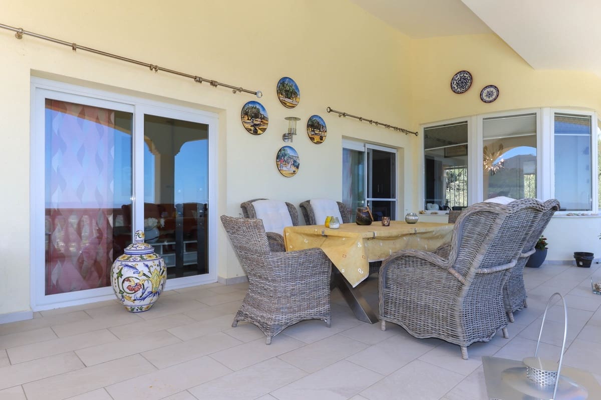 4 soverom Villa til salgs i Monda med svømmebasseng garasje - € 550 000 (Ref: 8220814)