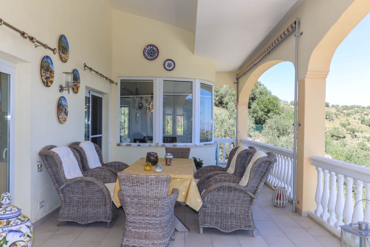 4 soverom Villa til salgs i Monda med svømmebasseng garasje - € 550 000 (Ref: 8220814)