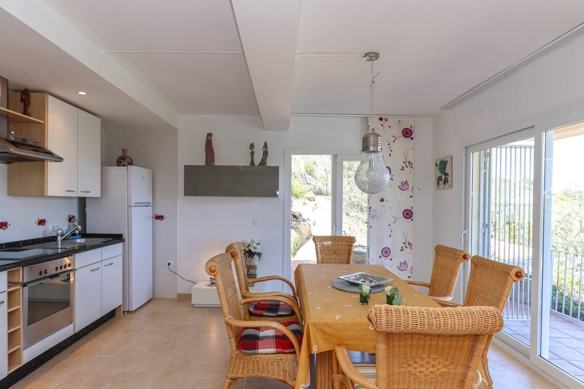 4 soverom Villa til salgs i Monda med svømmebasseng garasje - € 550 000 (Ref: 8220814)