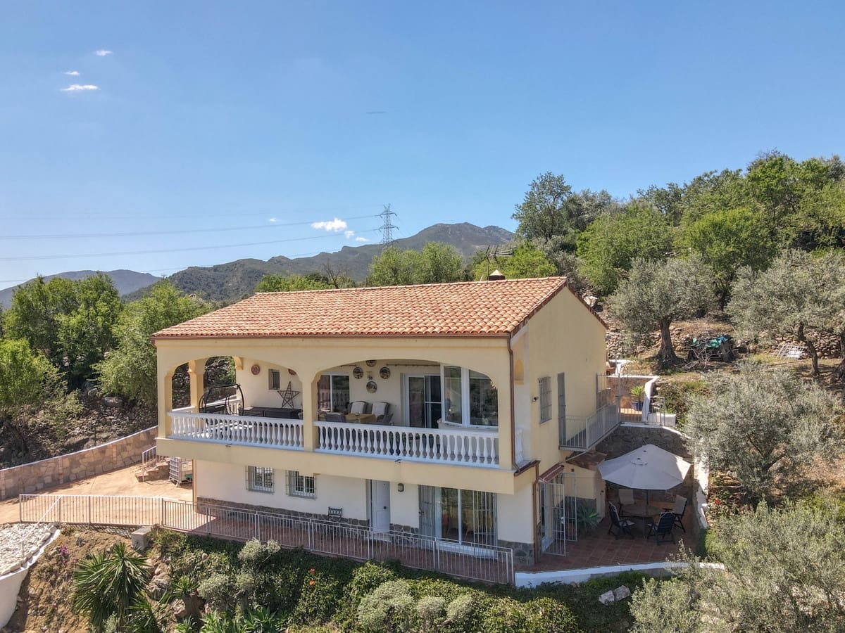 4 soverom Villa til salgs i Monda med svømmebasseng garasje - € 550 000 (Ref: 8220814)