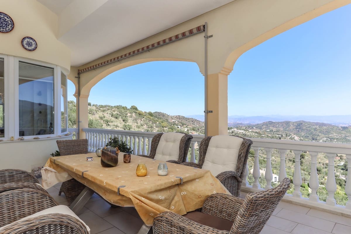 4 soverom Villa til salgs i Monda med svømmebasseng garasje - € 550 000 (Ref: 8220814)