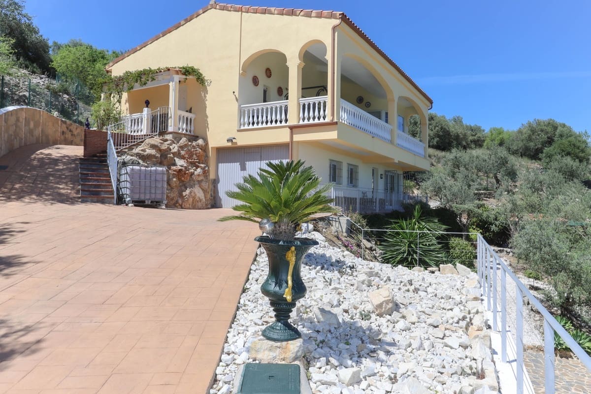 4 soverom Villa til salgs i Monda med svømmebasseng garasje - € 550 000 (Ref: 8220814)