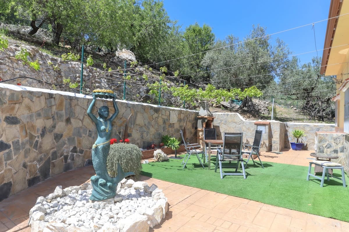 4 soverom Villa til salgs i Monda med svømmebasseng garasje - € 550 000 (Ref: 8220814)