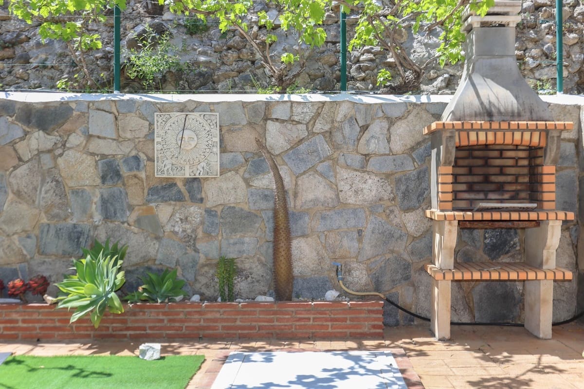 4 soverom Villa til salgs i Monda med svømmebasseng garasje - € 550 000 (Ref: 8220814)