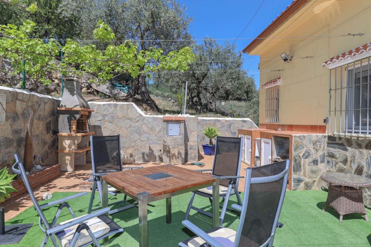 4 soverom Villa til salgs i Monda med svømmebasseng garasje - € 550 000 (Ref: 8220814)