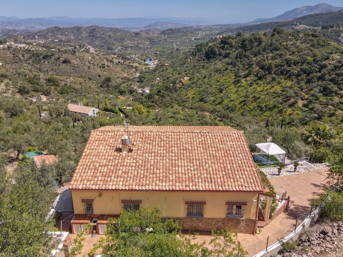 4 soverom Villa til salgs i Monda med svømmebasseng garasje - € 550 000 (Ref: 8220814)