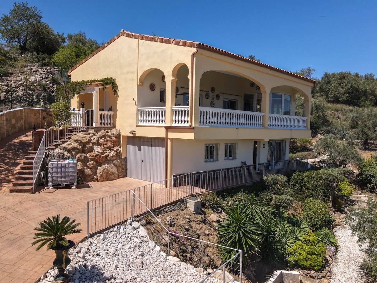 4 soverom Villa til salgs i Monda med svømmebasseng garasje - € 550 000 (Ref: 8220814)