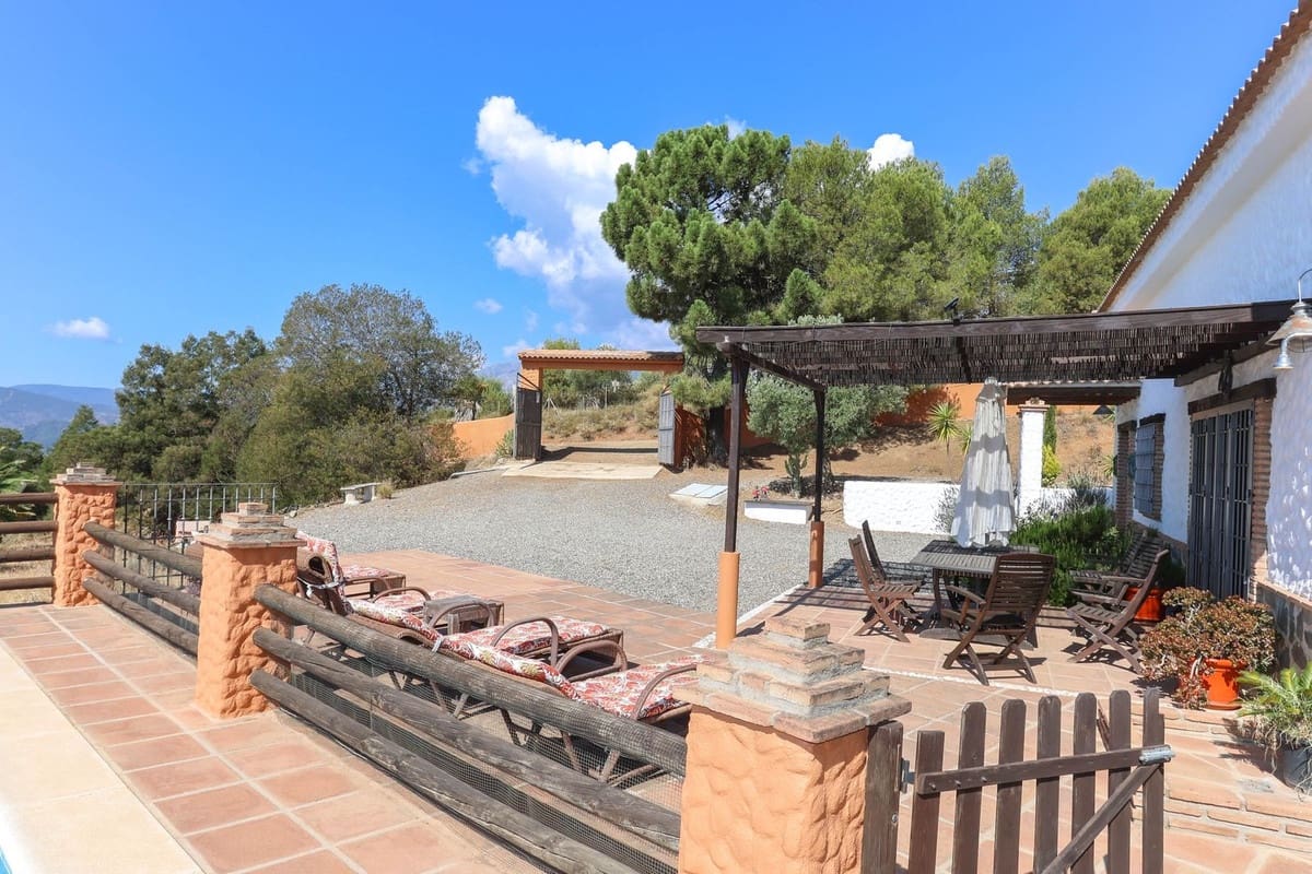 3 chambre Villa/Maison à vendre à Alozaina avec piscine garage - 385 000 € (Ref: 8376399)