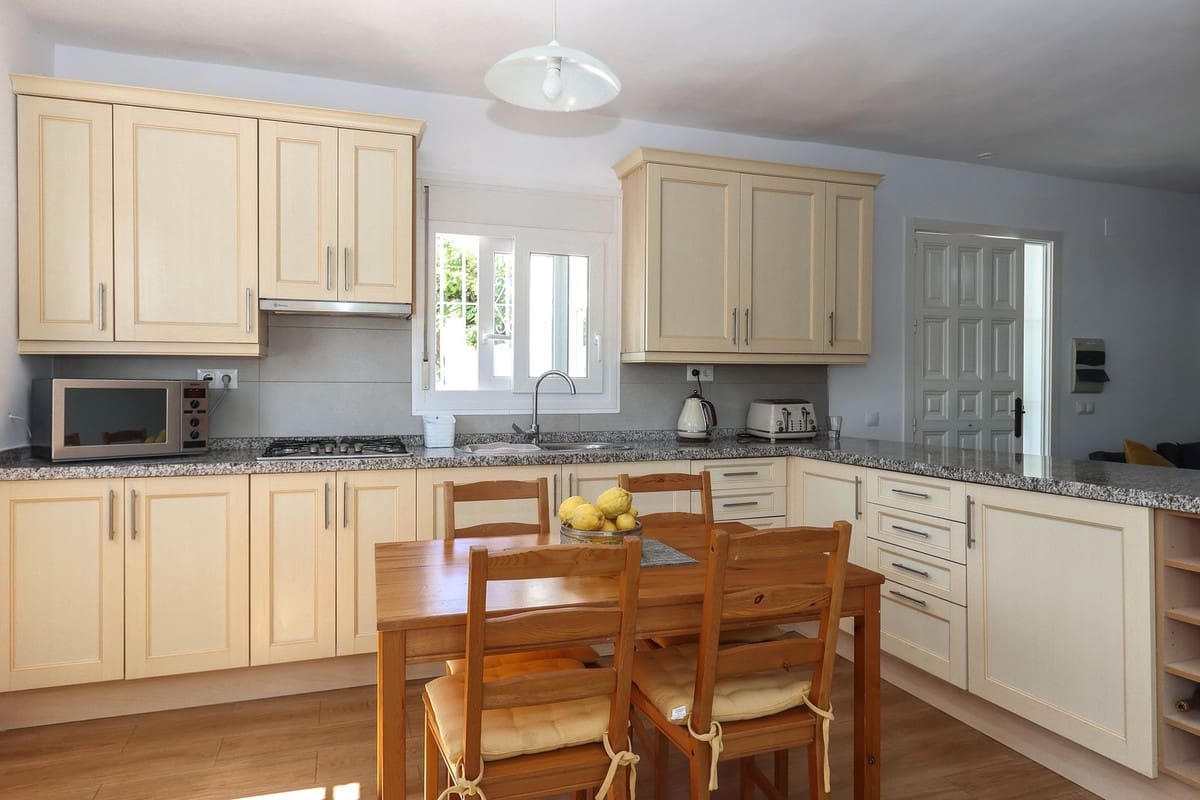 5 soverom Villa til salgs i Coin med svømmebasseng garasje - € 629 000 (Ref: 8401870)