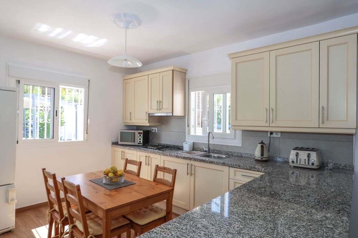 5 soverom Villa til salgs i Coin med svømmebasseng garasje - € 629 000 (Ref: 8401870)