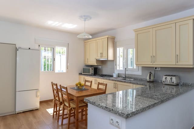 5 bedroom Villa for sale in Coín with pool garage - € 615,000 (Ref: 8401870)