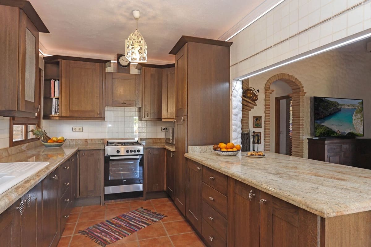 4 soverom Villa til salgs i Alozaina med garasje - € 575 000 (Ref: 8447032)