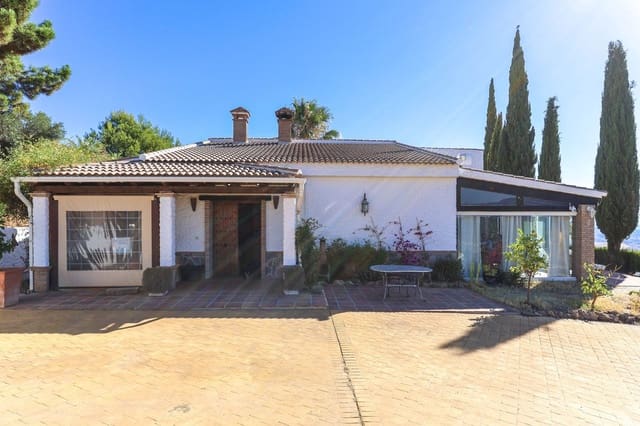 Chalet de 4 habitaciones en Alozaina en venta con garaje - 575.000 € (Ref: 8447032)