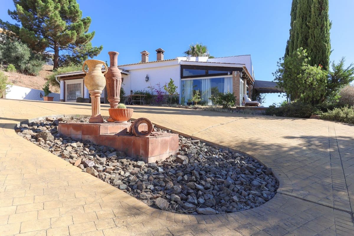 4 soveværelse Villa til salg i Alozaina med garage - € 575.000 (Ref: 8447032)