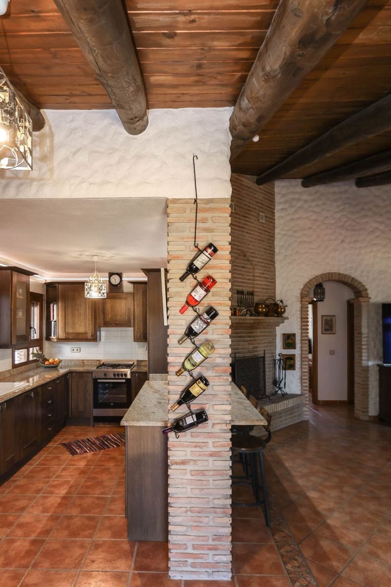 4 bedroom Villa for sale in Alozaina with garage - € 575,000 (Ref: 8447032)