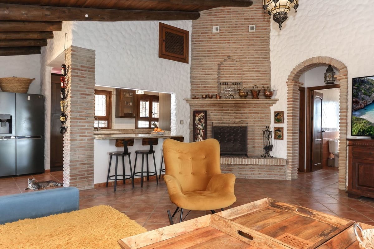 4 bedroom Villa for sale in Alozaina with garage - € 575,000 (Ref: 8447032)