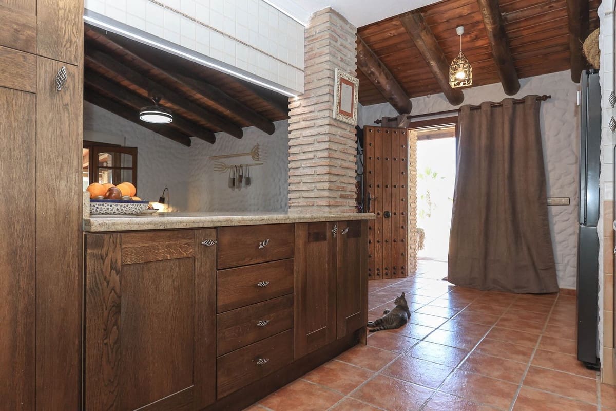 4 bedroom Villa for sale in Alozaina with garage - € 575,000 (Ref: 8447032)