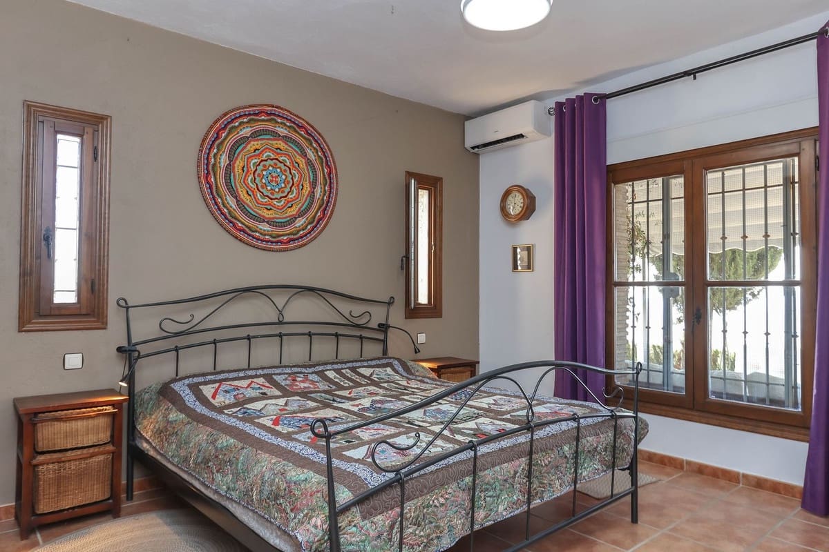 4 bedroom Villa for sale in Alozaina with garage - € 575,000 (Ref: 8447032)