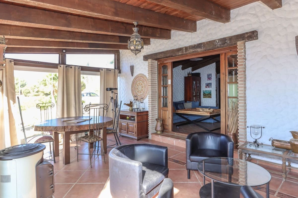 4 bedroom Villa for sale in Alozaina with garage - € 575,000 (Ref: 8447032)