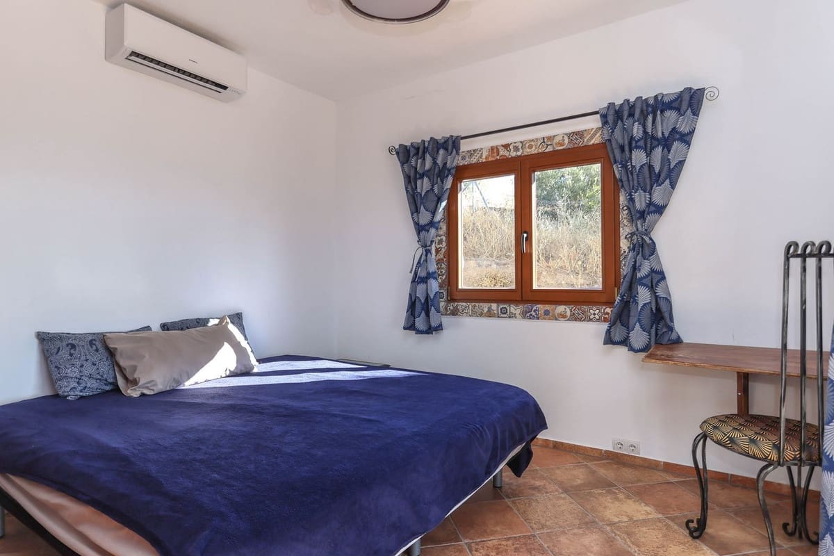 4 bedroom Villa for sale in Alozaina with garage - € 575,000 (Ref: 8447032)