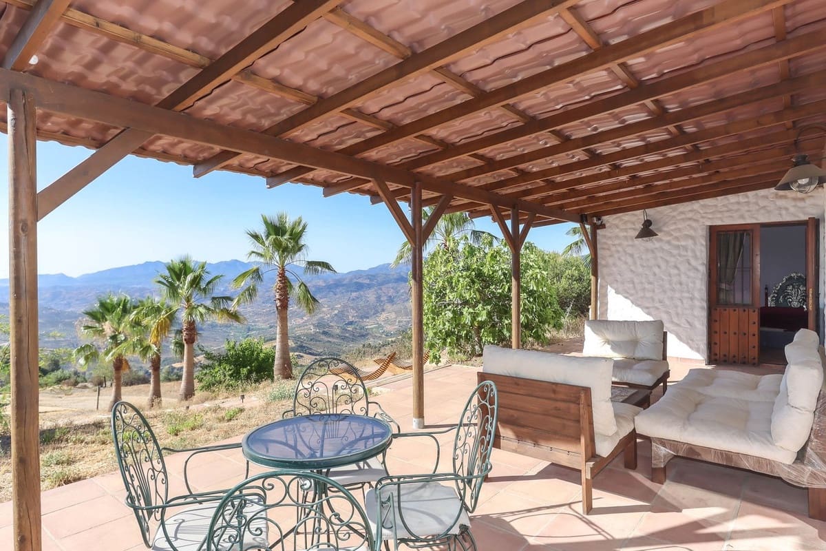 4 bedroom Villa for sale in Alozaina with garage - € 575,000 (Ref: 8447032)