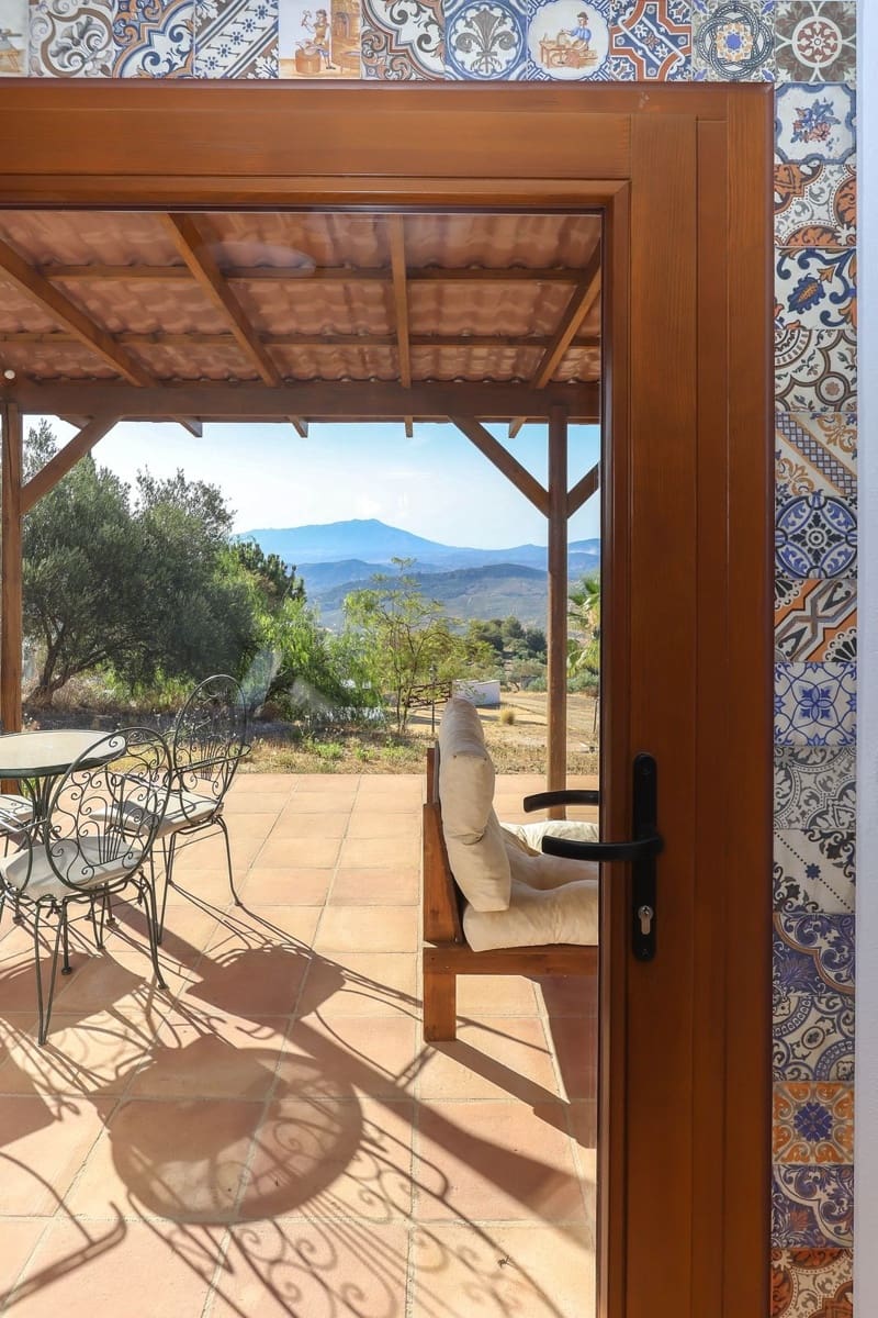 4 bedroom Villa for sale in Alozaina with garage - € 575,000 (Ref: 8447032)