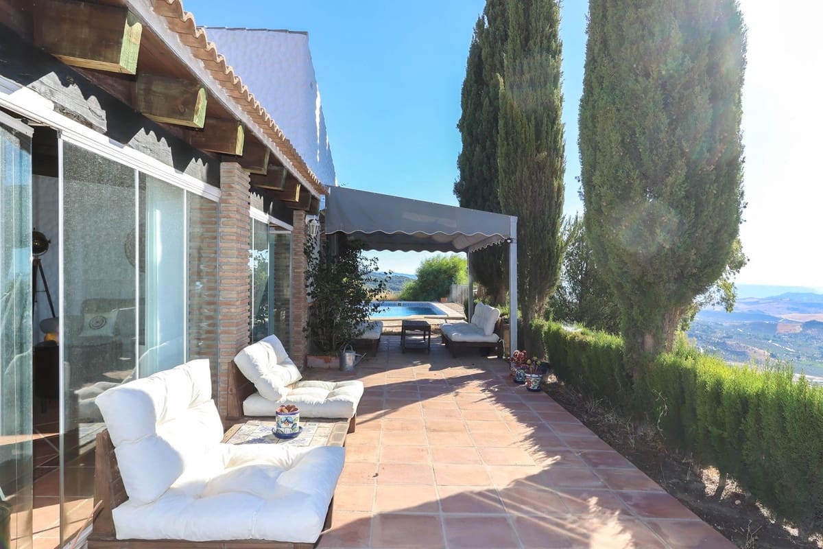 4 bedroom Villa for sale in Alozaina with garage - € 575,000 (Ref: 8447032)