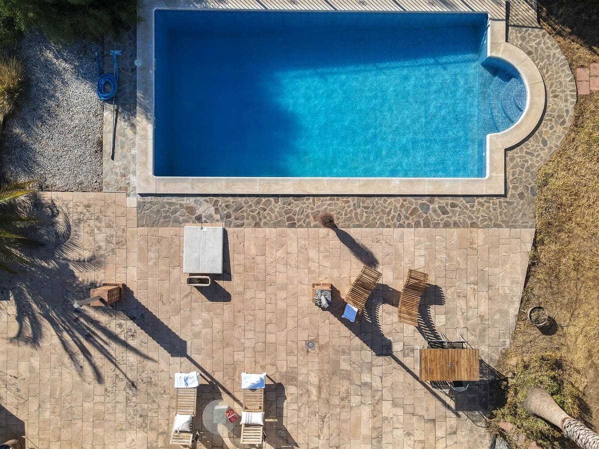 4 bedroom Villa for sale in Alozaina with garage - € 575,000 (Ref: 8447032)